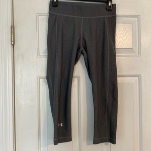 Under Armour  workout capris. 87% polyester, 13% elastase. Heather gray, sz med.